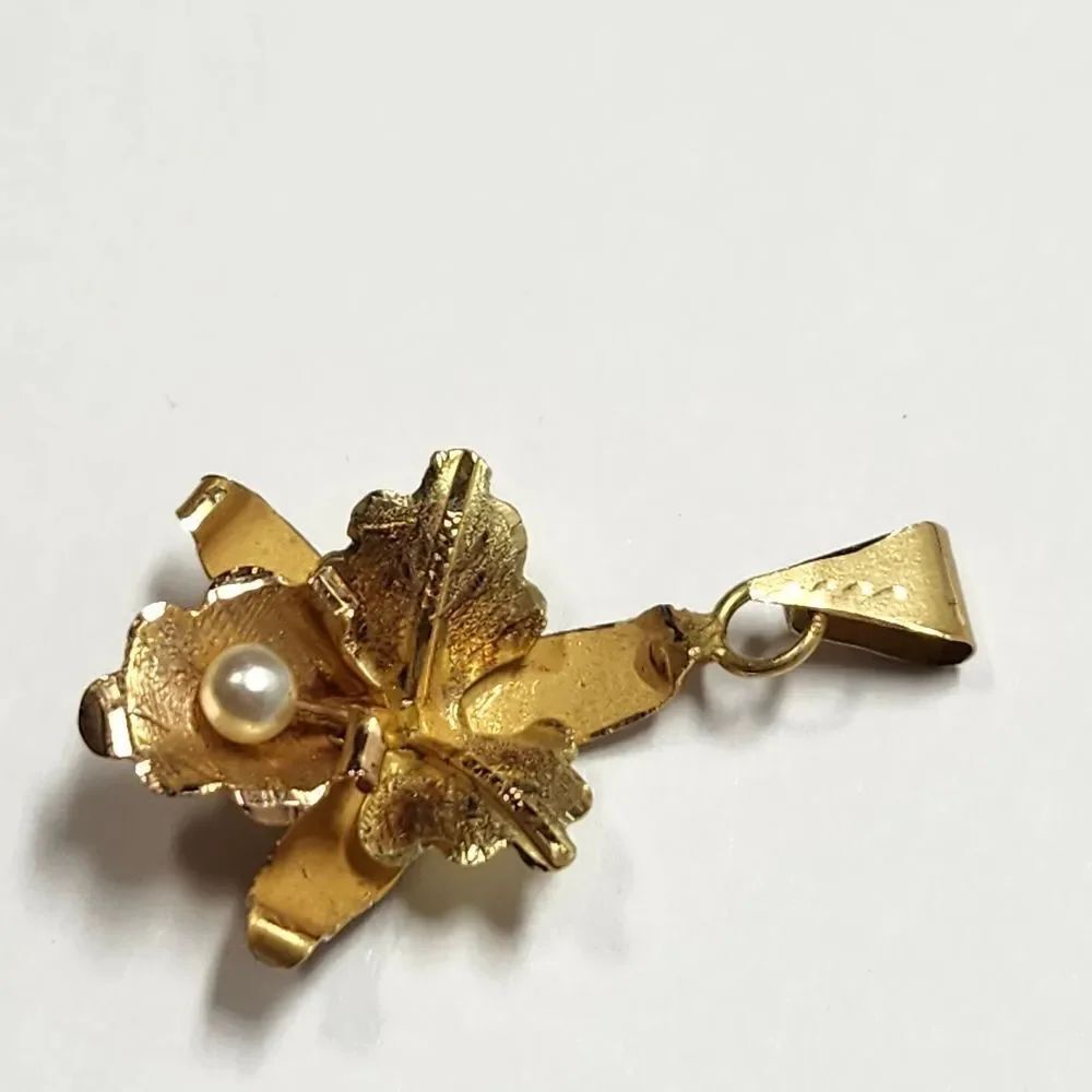 18K Gold Floral Pearl Accent Pendant